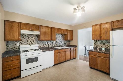 72 Spook Hl Rd, New Hamburg NY  12590-4305 exterior