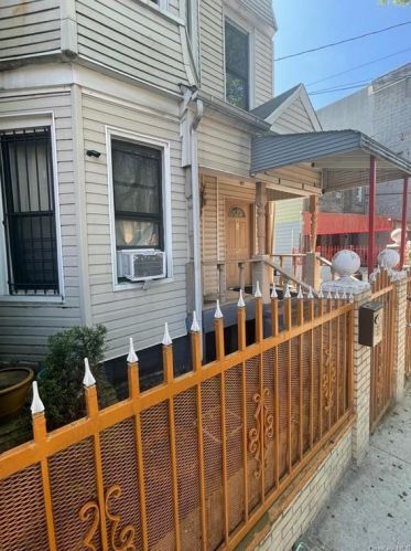 872 156th St, Bronx, NY 10455-1802