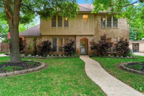 8111 Hurst Forest Dr, Humble, TX 77346-4511