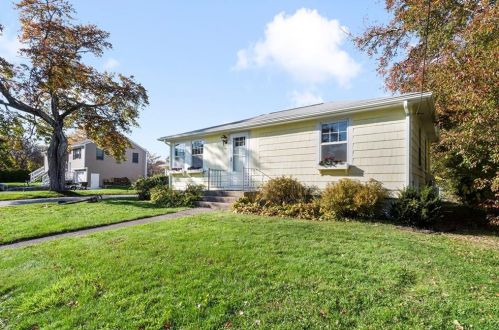 10 Wayne St, South Kingstown, RI 02882-3814
