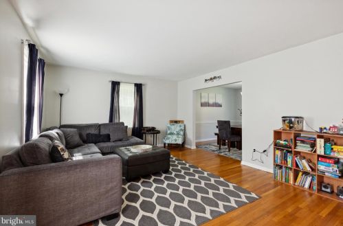 2105 Hemlock Rd, Norristown, PA 19403-3129