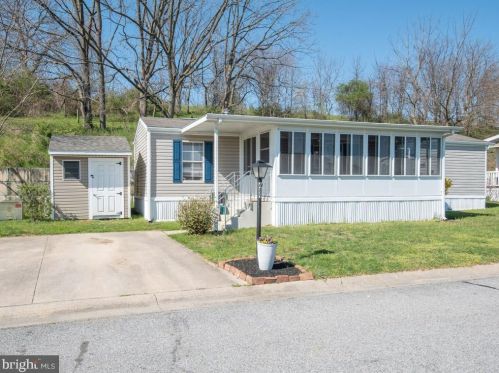 689 Lilac Dr, Smithville, PA 17560-9689