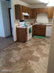 1802 30th Ave, Grand Forks ND  58201-8918 exterior