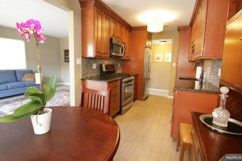 2904 Mark Twain Way, Mahwah NJ  07430-3429 exterior