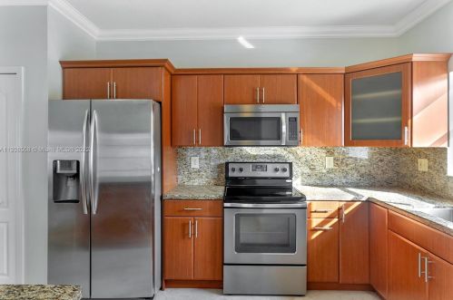 7090 5th Ave, Hialeah FL  33014-4952 exterior