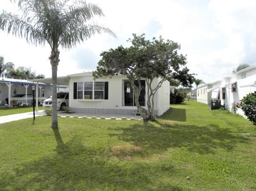 5 Universidad Ln, Fort Pierce, FL 34952-2344