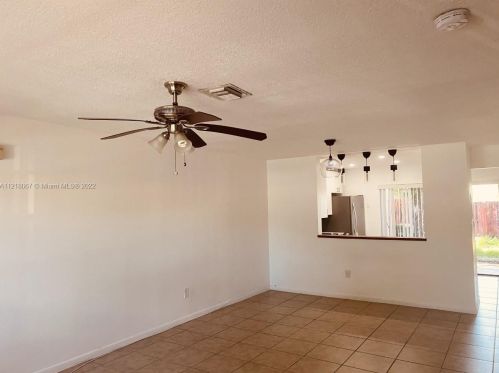 10670 1st St, Hollywood FL  33026-3931 exterior