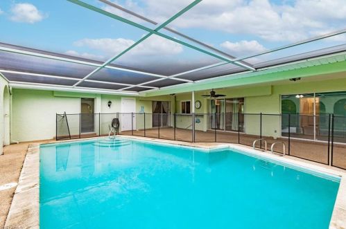 3749 6th Ave, Cape Coral FL  33904-5204 exterior