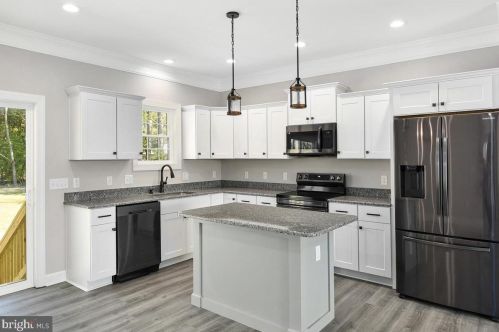 8369 Hearns Pond Rd, Seaford, DE 19973-5712