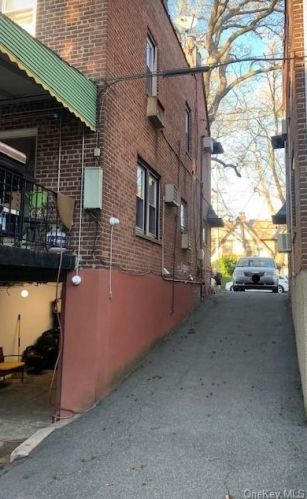 1923 Tenbroeck Ave, Bronx, NY 10461-1833