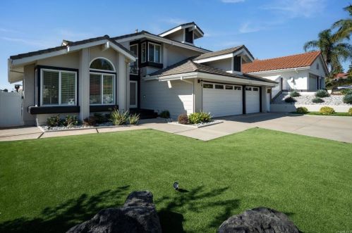 1177 Countrywood Ln, Vista, CA 92081-5334