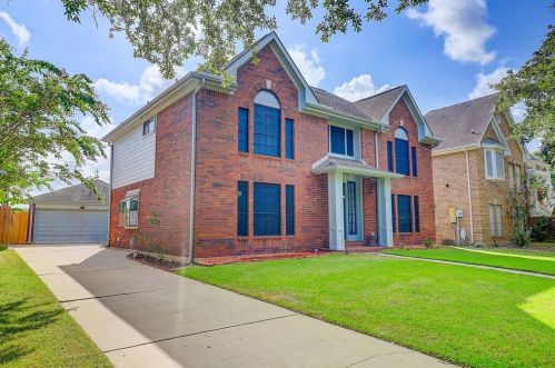 138 Bayou Bend Dr, League City, TX 77573-6957