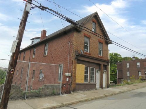 417 Division St, Jeannette, PA 15644-2332