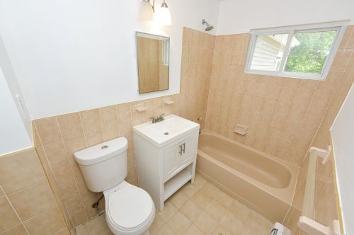 23 Cedar St, Central Islip NY  11722-4139 exterior