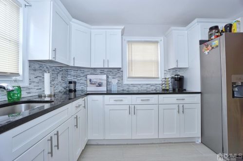 77 Hillside Ave, Woodbridge NJ  07095-3611 exterior