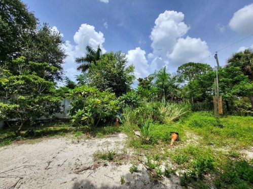 2641 Holly Ave, Naples, FL 34112-7315