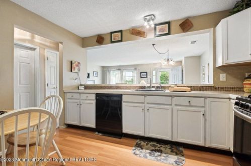 5 Phoenix Ct, Tinton Falls NJ 07712-7773 exterior