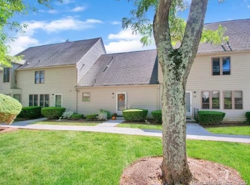 30 Hallmark Hill Dr, Wallingford, CT 06492-3450