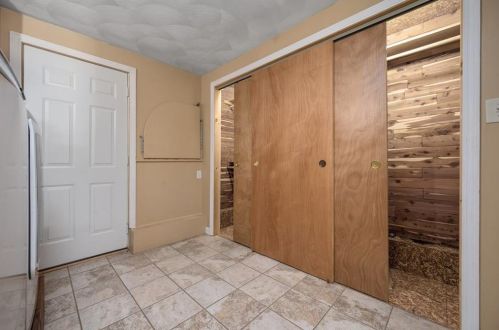 6 Kennedy Dr, Coventry RI 02816-5214 exterior