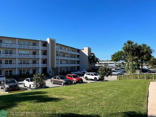 105 Greenbrier B, West Palm Beach, FL 33417-2327