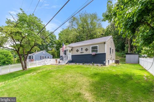 15906 Donald Curtis Dr, Woodbridge VA  22191-4250 exterior