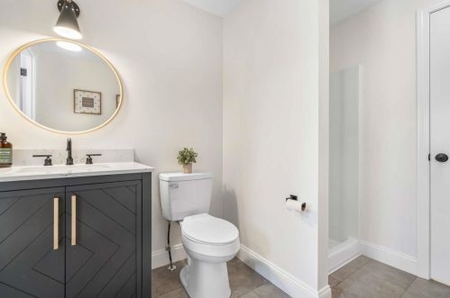 30 Caleb Dr, Danville NH  03819-3016 exterior