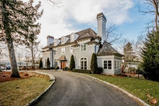 73 Ocean Dr, Stamford, CT 06902-8116