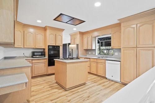 930 Live Oak Ave, Ukiah CA  95482-3733 exterior