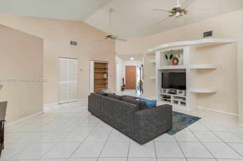 216 9th St, Dania Beach FL  33004-4439 exterior