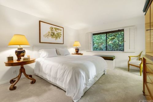 5242 Amestoy Ave, Van Nuys CA 91406-2112 exterior