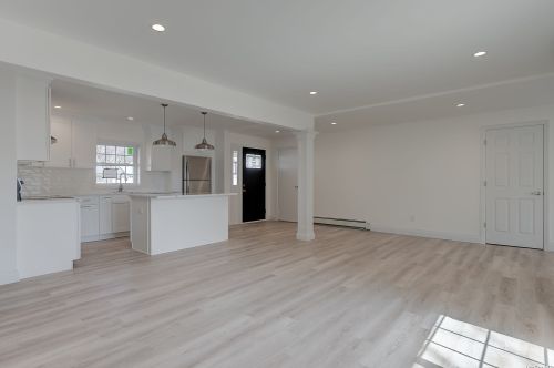 27 Walnut Ln, Hicksville NY  11801-5737 exterior