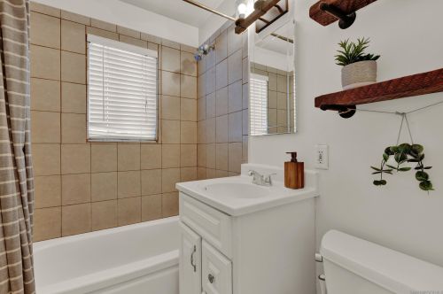 4471 Appleton St, San Diego CA 92117-1909 exterior