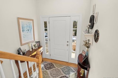 103 Woodland Hills Dr, Bridgeport, CT 06611-6356