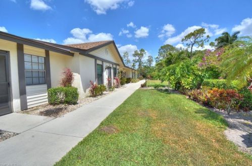 1068 Pine Isle Ln, Naples, FL 34112-6175