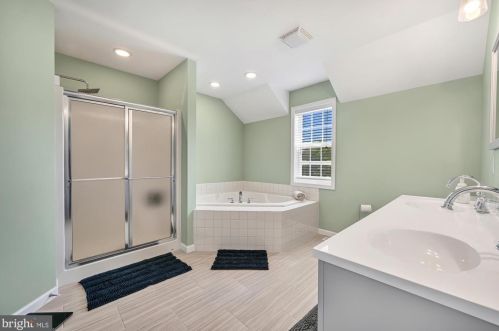 60 Silver Birch Dr, Lancaster PA  17602-7014 exterior