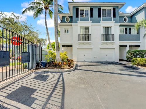 245 2nd St, Delray Beach, FL 33444-3747