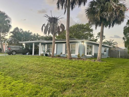 525 Billiar Ave, Fort Pierce FL  34983-8730 exterior