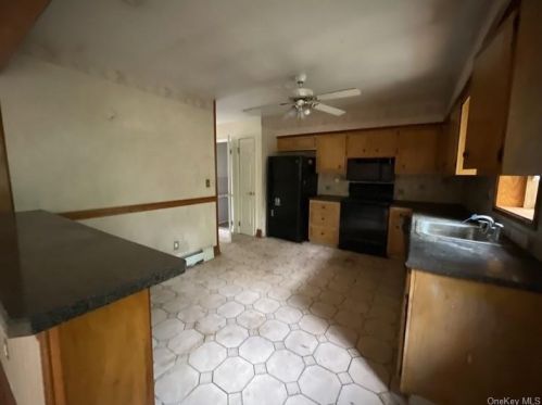 3821 Gomer St, Yorktown Hgts NY  10598-1724 exterior