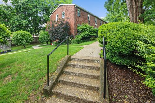 158 Charter Cir, Crotonville, NY 10562-6005