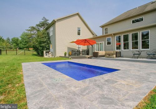 4205 Prosperous Dr, Harrisburg PA  17112-6038 exterior