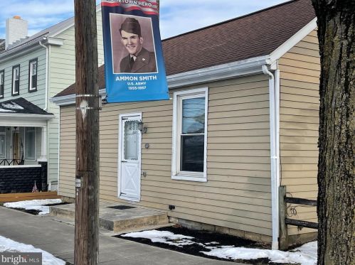 805 Main St, Mount Joy, PA 17552-1809
