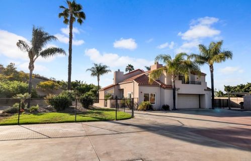 8521 Sky Rim Dr, Lakeside, CA 92040-5513