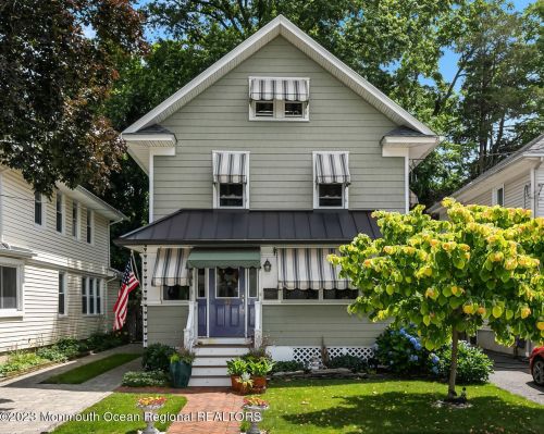 33 Arthur Pl, Tinton Falls, NJ 07701-1707