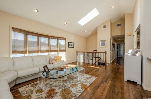 80 Harris Dr, Rockville Centre, NY 11572-5713