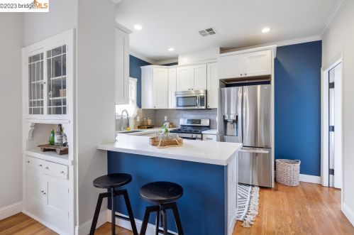 409 45th St, Oakland CA  94609-2124 exterior