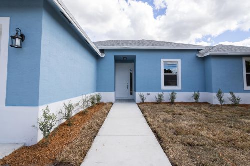 290 Walsh Ter, Fort Pierce, FL 34983-3753