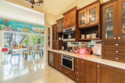 5148 31st Ave, Saint Petersburg FL  33707-5600 exterior