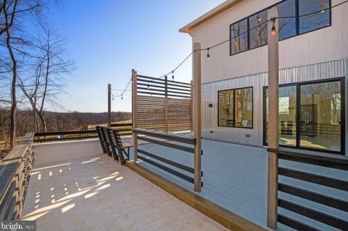 39744 Mount Gilead Rd, Leesburg VA 20175-6712 exterior