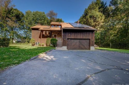 300 Spindle Hill Rd, Waterbury, CT 06716-1618