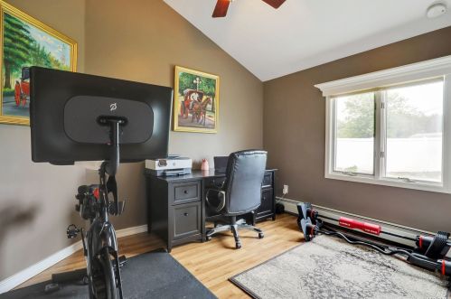 6 Hayuta Ct, Holtsville NY  11742-1206 exterior